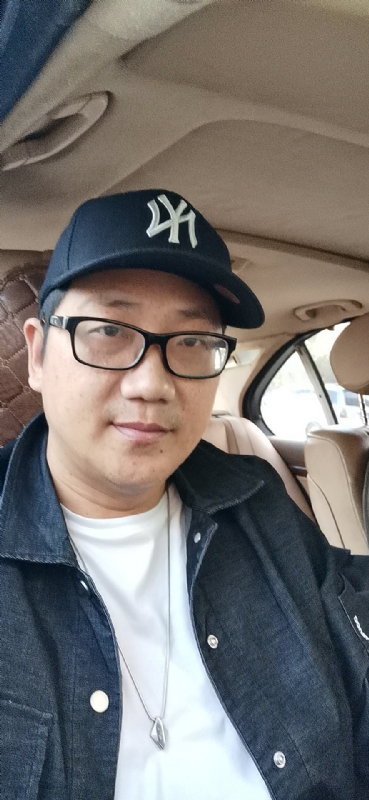 拥抱幸福的第一张照片--永泰征婚网